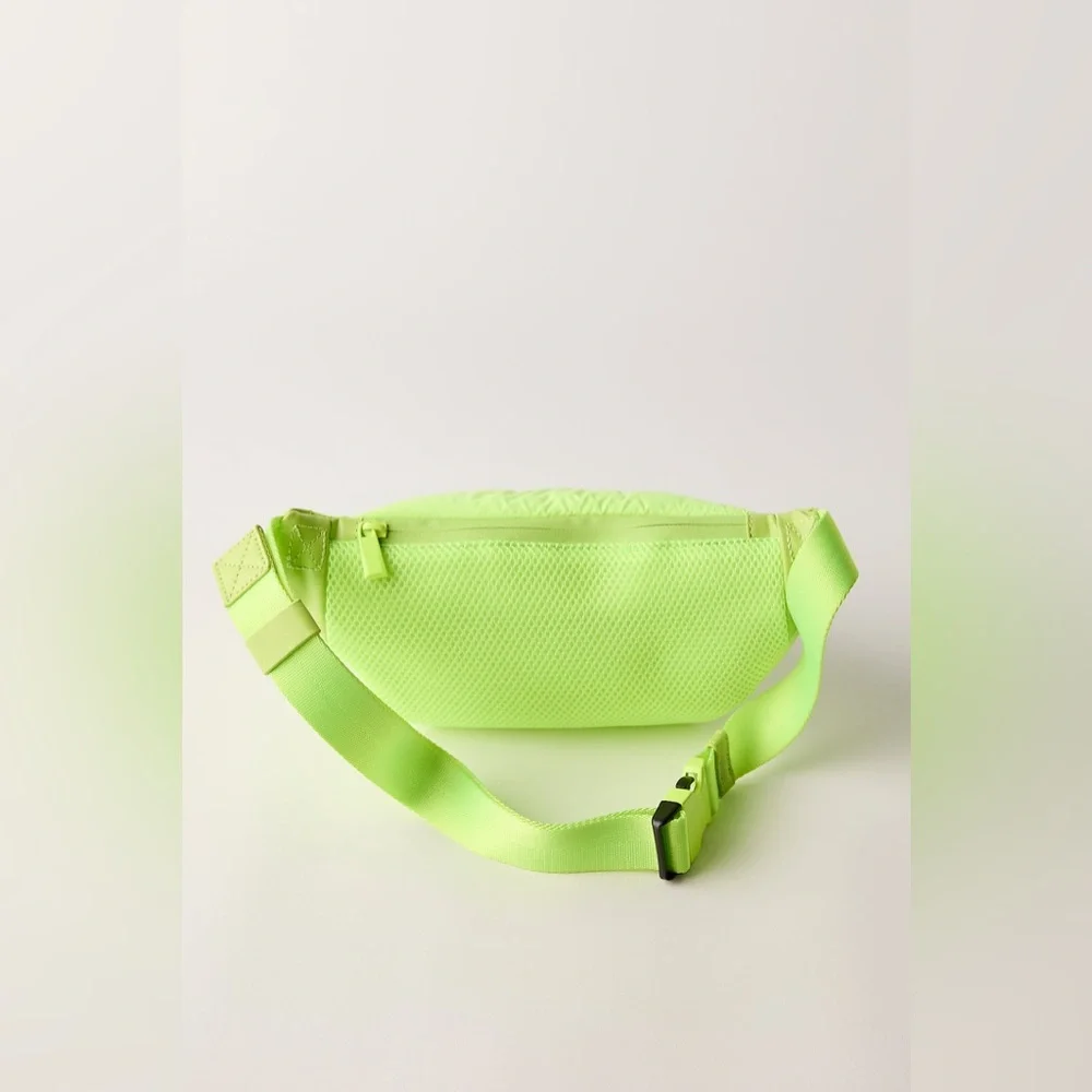 NWT Caraa Small Crossbody Sling Bag - Picture 3 of 5